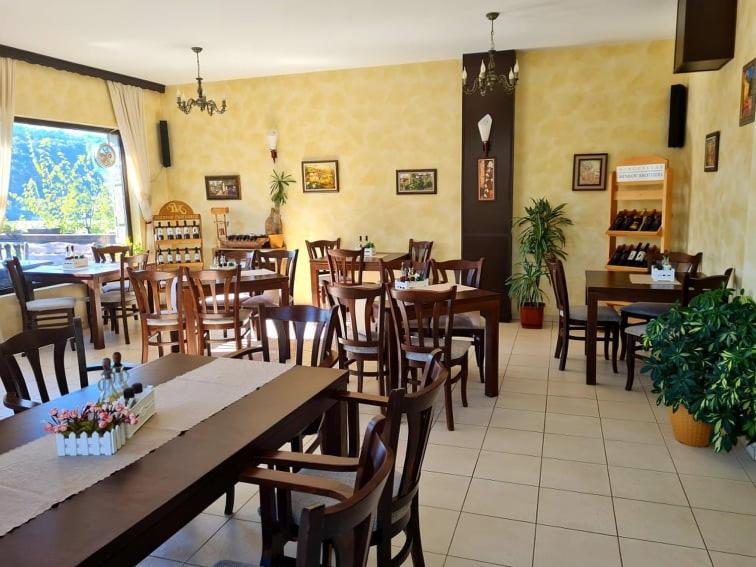 Family Hotel Bela Tryavna Bagian luar foto