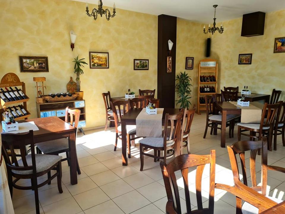 Family Hotel Bela Tryavna Bagian luar foto