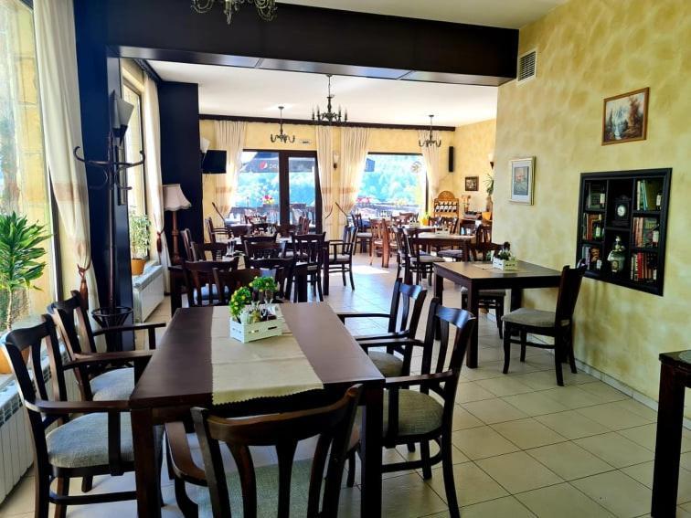 Family Hotel Bela Tryavna Bagian luar foto