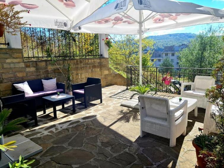 Family Hotel Bela Tryavna Bagian luar foto