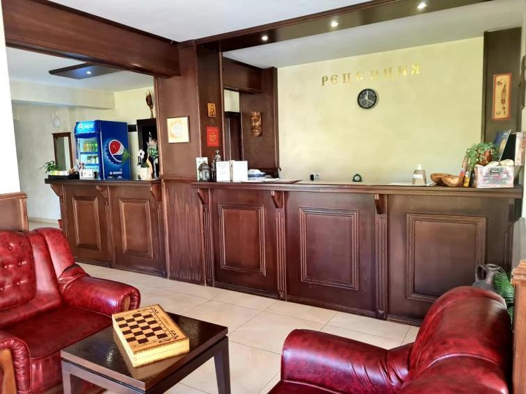 Family Hotel Bela Tryavna Bagian luar foto