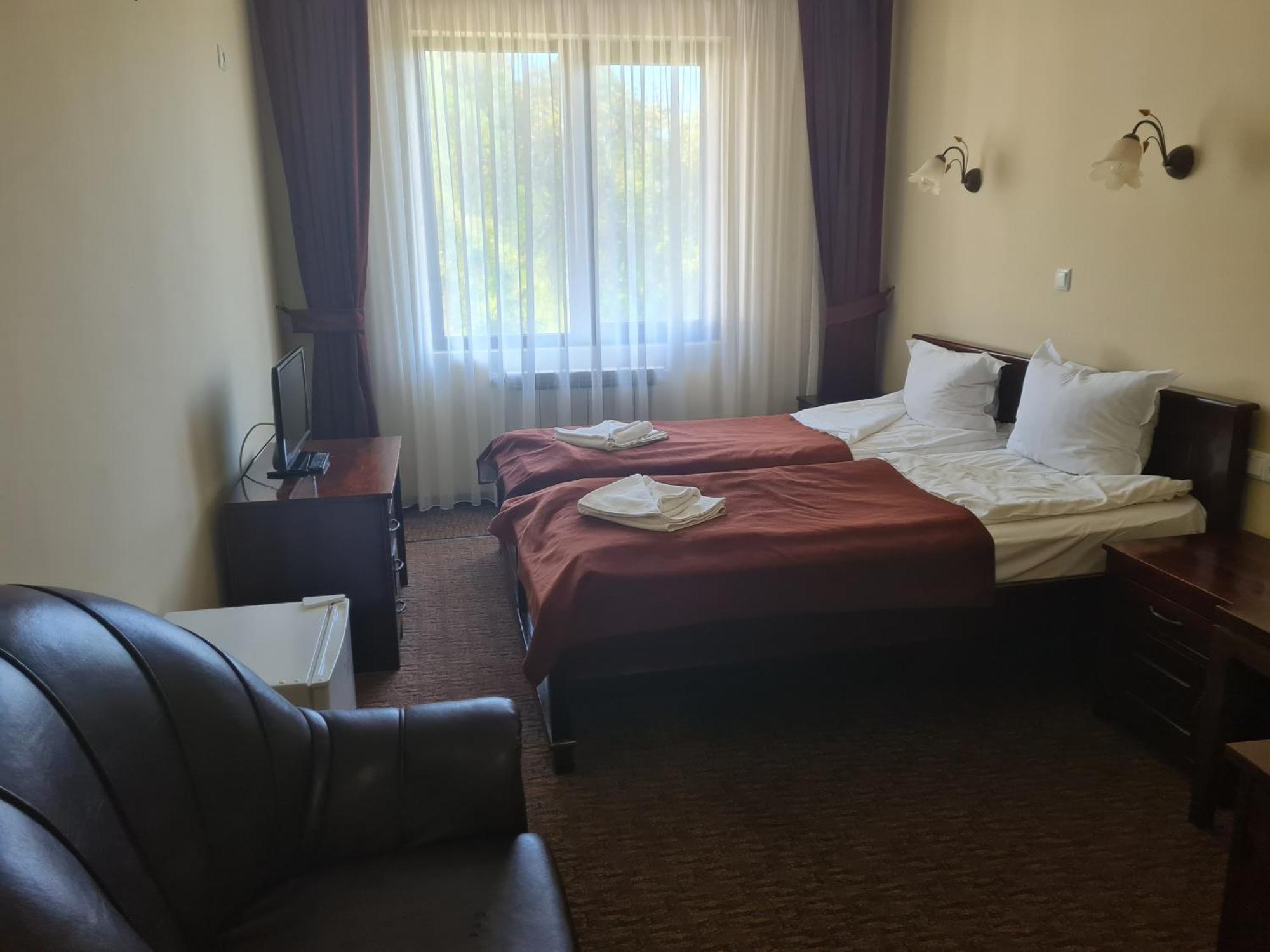 Family Hotel Bela Tryavna Bagian luar foto