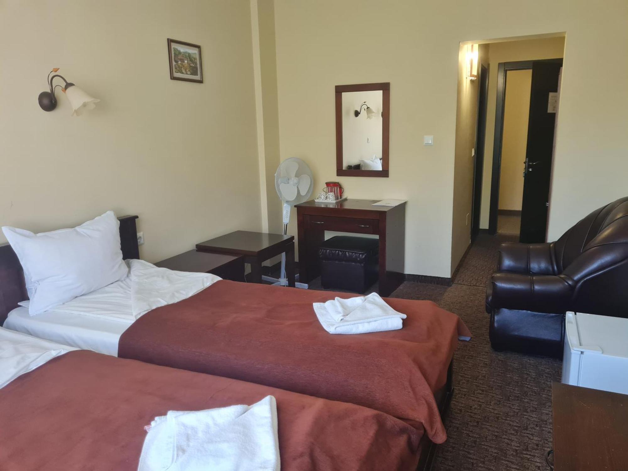Family Hotel Bela Tryavna Bagian luar foto