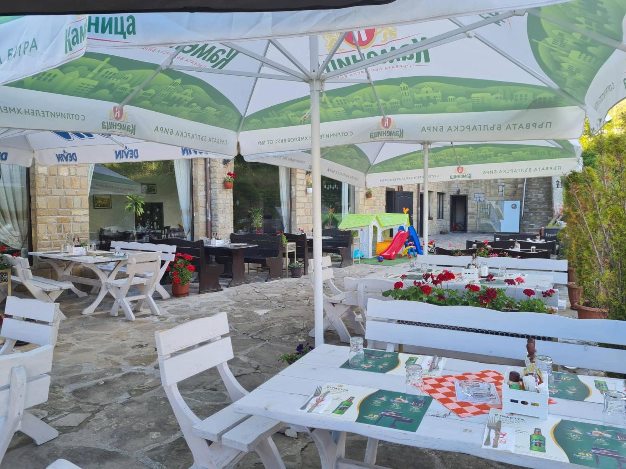 Family Hotel Bela Tryavna Bagian luar foto