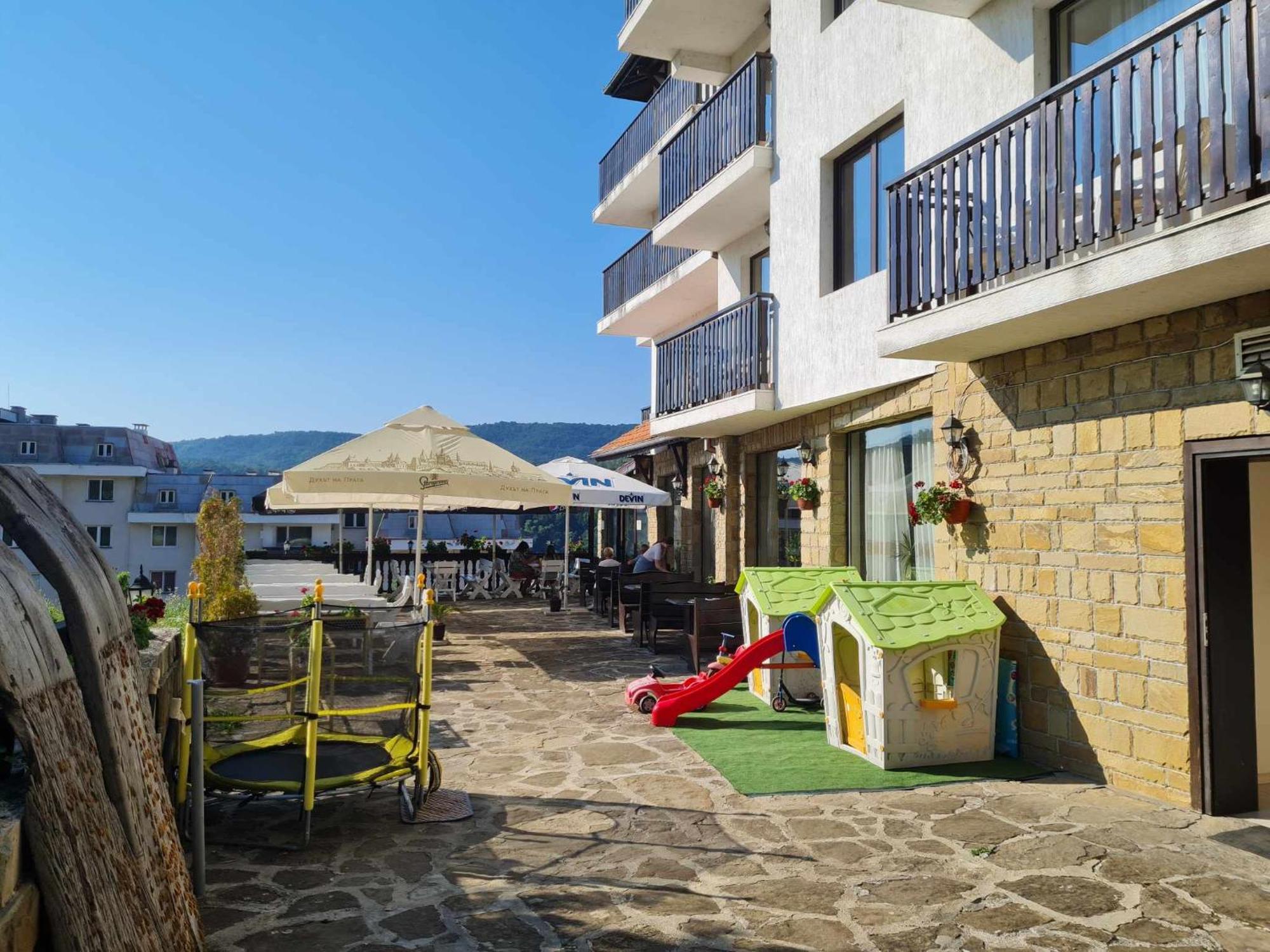 Family Hotel Bela Tryavna Bagian luar foto