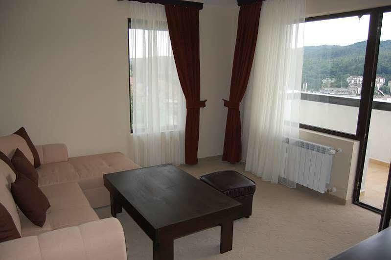 Family Hotel Bela Tryavna Bagian luar foto