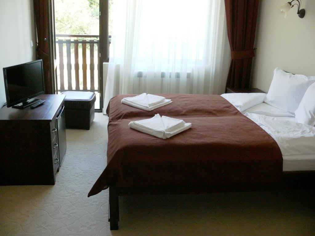 Family Hotel Bela Tryavna Bagian luar foto