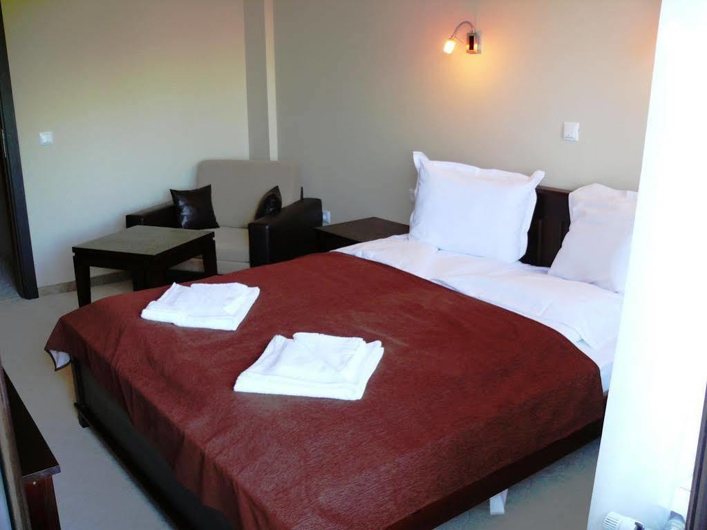 Family Hotel Bela Tryavna Bagian luar foto