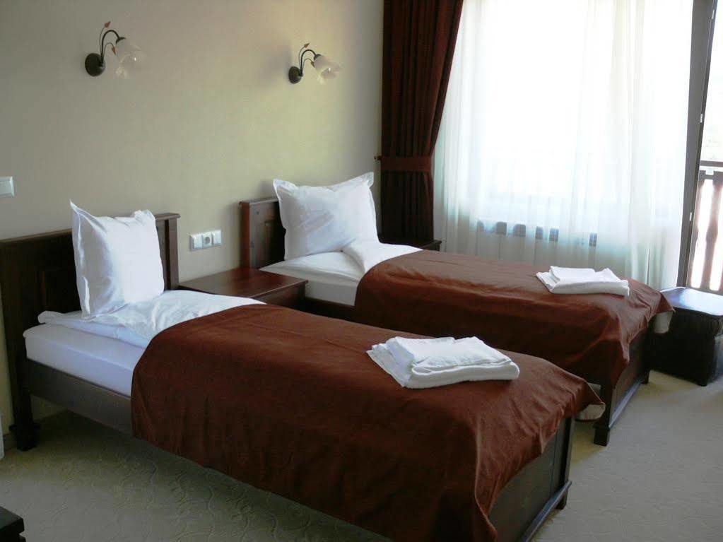 Family Hotel Bela Tryavna Bagian luar foto